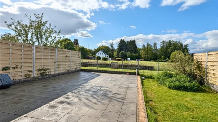 Gepflegtes 2-Familienhaus mit Garten und Terrassen, bereits Teileigentum gebildet