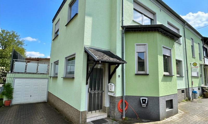 Gepflegtes 2-Familienhaus mit Garten und Terrassen, bereits Teileigentum gebildet