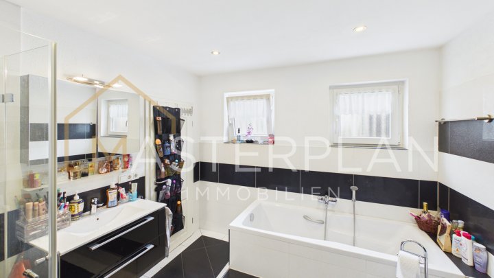 4ZKB Wohnung mit Terrasse und Garten umfassend renoviert