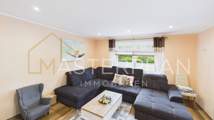 4ZKB Wohnung mit Terrasse und Garten umfassend renoviert