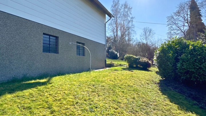 Freistehendes 1-2 Familienhaus in zentrums-und naturnaher Lage, sofort nutzbar