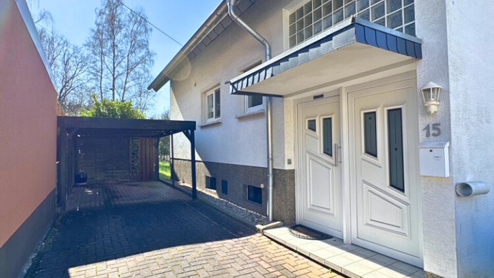 Freistehendes 1-2 Familienhaus in zentrums-und naturnaher Lage, sofort nutzbar