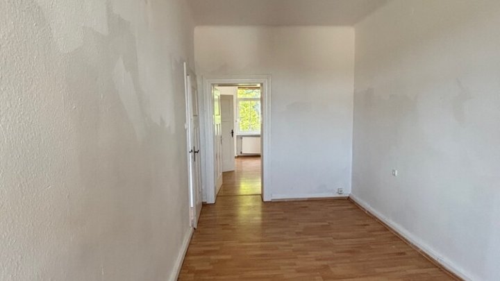Altbaucharme: 4-ZKB Eigentumswohnung mit Balkon, sofort verfügbar