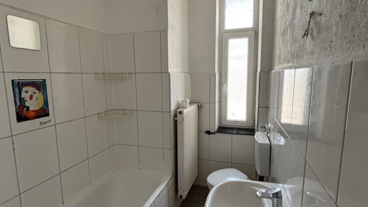 Altbaucharme: 4-ZKB Eigentumswohnung mit Balkon, sofort verfügbar