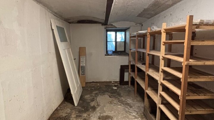 Altbaucharme: 4-ZKB Eigentumswohnung mit Balkon, sofort verfügbar