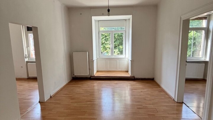 Altbaucharme: 4-ZKB Eigentumswohnung mit Balkon, sofort verfügbar