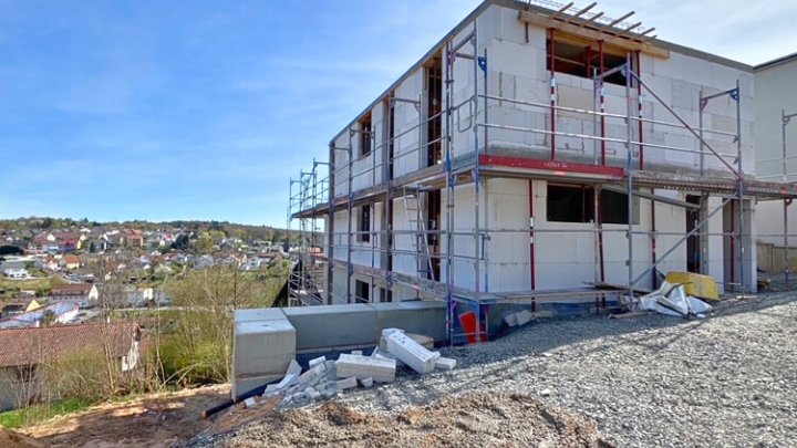 Energetisch optimierte Neubauwohnung, Gartengeschoss, mit Terrasse, provisionsfrei