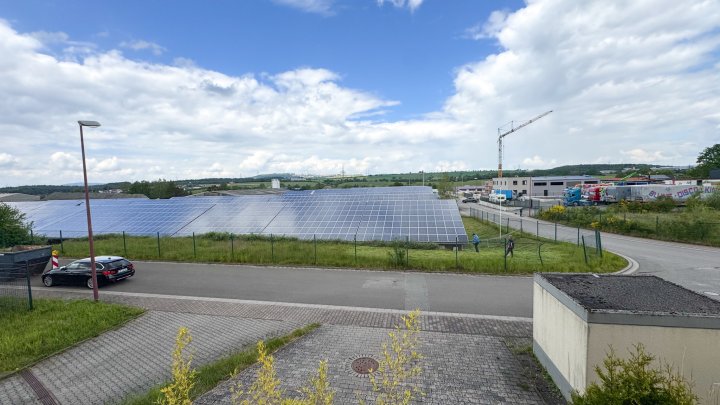 WOHNEN & ARBEITEN - Modernes EFH mit Werkstatthallen und Verkaufsfläche in 67688 Rodenbach