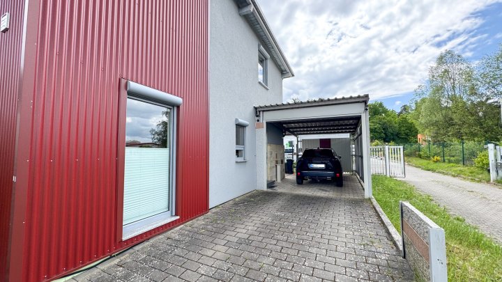 WOHNEN & ARBEITEN - Modernes EFH mit Werkstatthallen und Verkaufsfläche in 67688 Rodenbach