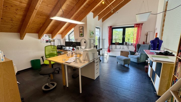 EXKLUSIVES 1 FAMILIENHAUS IN SACKGASSE MIT POOL, SAUNAHAUS UND PV-ANLAGE