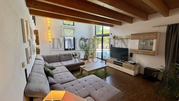 EXKLUSIVES 1 FAMILIENHAUS IN SACKGASSE MIT POOL, SAUNAHAUS UND PV-ANLAGE