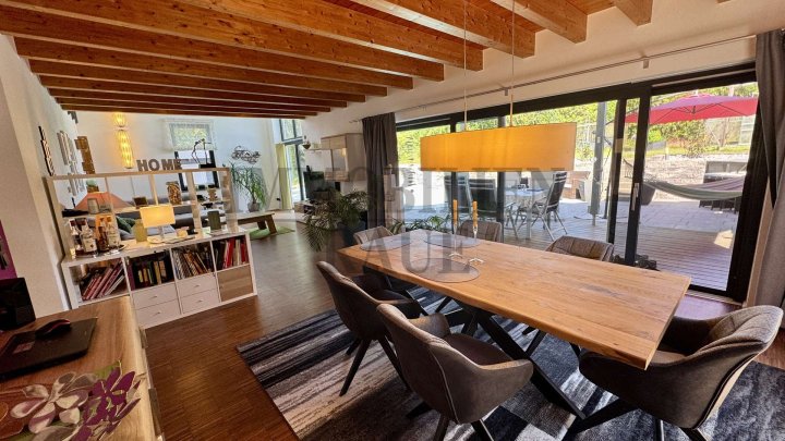 EXKLUSIVES 1 FAMILIENHAUS IN SACKGASSE MIT POOL, SAUNAHAUS UND PV-ANLAGE