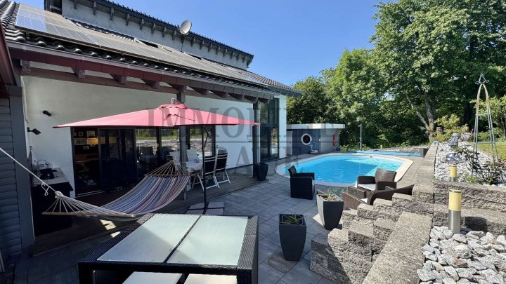 EXKLUSIVES 1 FAMILIENHAUS IN SACKGASSE MIT POOL, SAUNAHAUS UND PV-ANLAGE