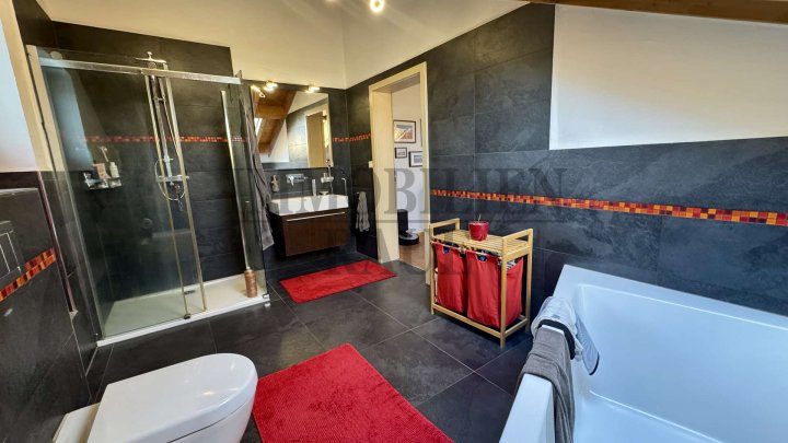 EXKLUSIVES 1 FAMILIENHAUS IN SACKGASSE MIT POOL, SAUNAHAUS UND PV-ANLAGE