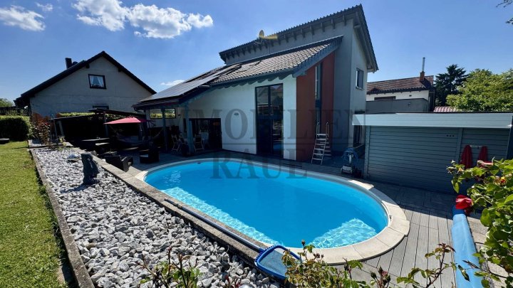 EXKLUSIVES 1 FAMILIENHAUS IN SACKGASSE MIT POOL, SAUNAHAUS UND PV-ANLAGE