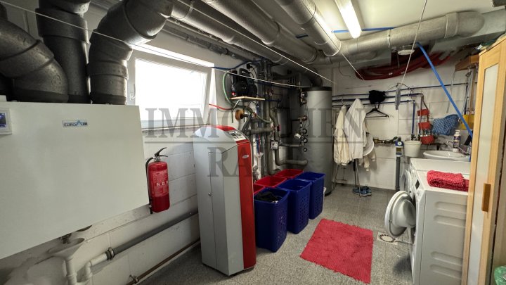 EXKLUSIVES 1 FAMILIENHAUS IN SACKGASSE MIT POOL, SAUNAHAUS UND PV-ANLAGE