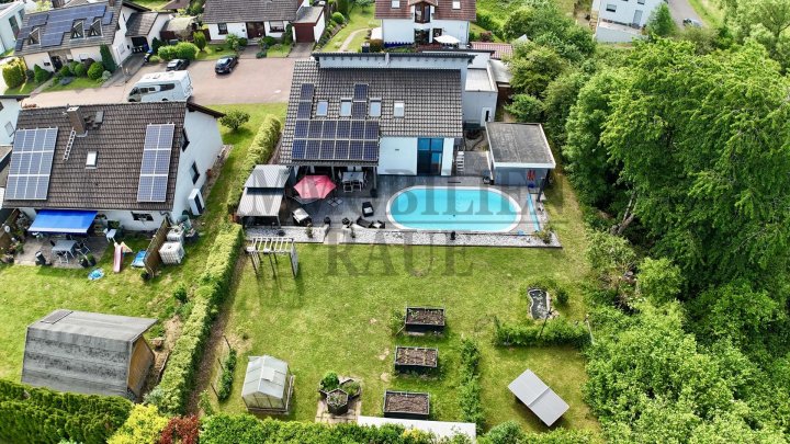 EXKLUSIVES 1 FAMILIENHAUS IN SACKGASSE MIT POOL, SAUNAHAUS UND PV-ANLAGE