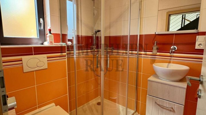 EXKLUSIVES 1 FAMILIENHAUS IN SACKGASSE MIT POOL, SAUNAHAUS UND PV-ANLAGE