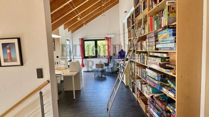 EXKLUSIVES 1 FAMILIENHAUS IN SACKGASSE MIT POOL, SAUNAHAUS UND PV-ANLAGE