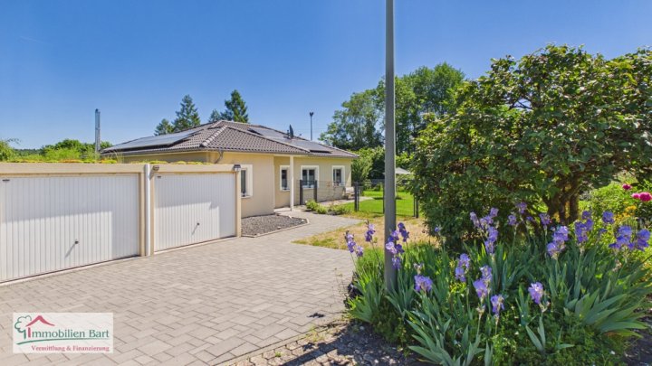 TRAUMHAUS IN WEISKIRCHEN: BUNGALOW MIT 3 SZ / 2 GARAGEN / TOLLER GARTEN!