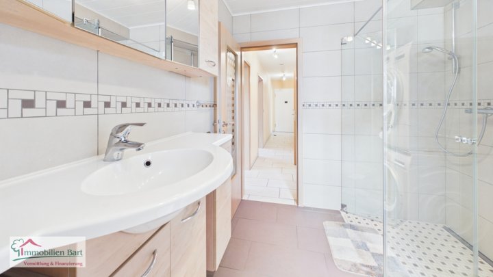 SOFORT VERFÜGBAR! HOCHWERTIGE 3 ZIMMER-WOHNUNG IN TOP-WOHNLAGE!