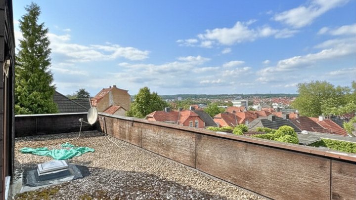 Einfamilienhaus mit ELW, tolles Grundstück mit Panoramablick über Saarbrücken