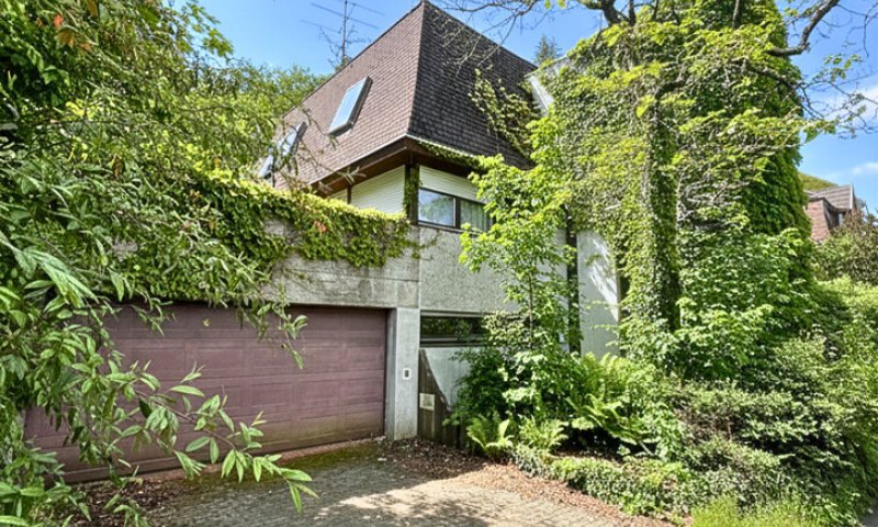 Einfamilienhaus mit ELW, tolles Grundstück mit Panoramablick über Saarbrücken