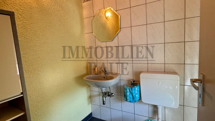 FAMILIENFREUNDLICHES UND GEPFLEGTES 1 FAMILIENHAUS MIT GROSSEM GARTEN IN RENTRICH
