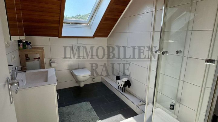 FAMILIENFREUNDLICHES UND GEPFLEGTES 1 FAMILIENHAUS MIT GROSSEM GARTEN IN RENTRICH