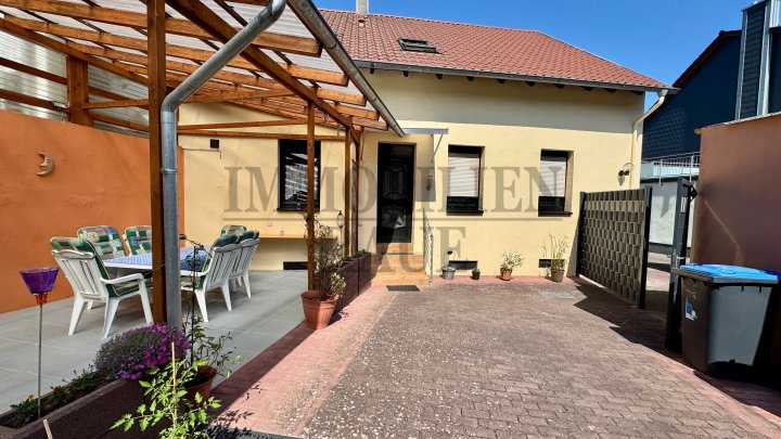 FAMILIENFREUNDLICHES UND GEPFLEGTES 1 FAMILIENHAUS MIT GROSSEM GARTEN IN RENTRICH