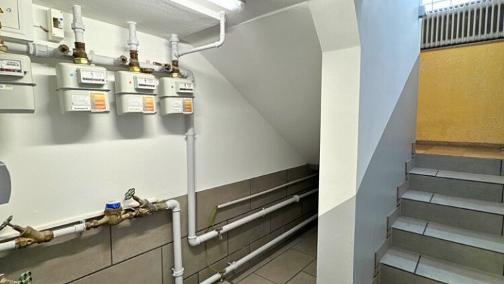Freistehendes gepflegtes 2-3 FH mit Wintergarten, Garage, sofort verfügbar
