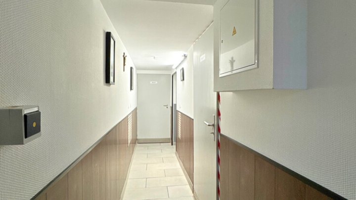 Freistehendes gepflegtes 2-3 FH mit Wintergarten, Garage, sofort verfügbar