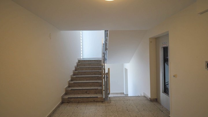 Schönes 2-Zimmer Apartment in Saarbrücken Innenstadt mit guter Belichtung/Einbauküche/Aufzug