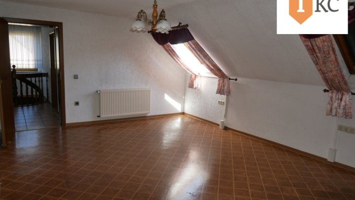 Großzügiges, gepflegtes  Doppelhaus mit großem Grundstück - Einziehen - Wohlfühlen !!