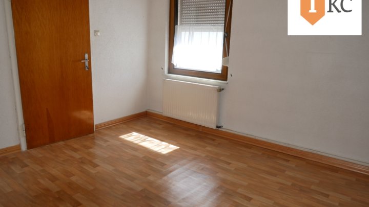 Großzügiges, gepflegtes  Doppelhaus mit großem Grundstück - Einziehen - Wohlfühlen !!