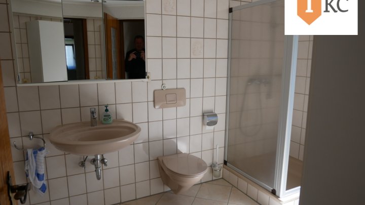 Großzügiges, gepflegtes  Doppelhaus mit großem Grundstück - Einziehen - Wohlfühlen !!