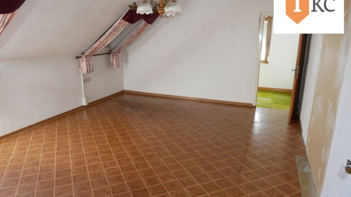 Großzügiges, gepflegtes  Doppelhaus mit großem Grundstück - Einziehen - Wohlfühlen !!