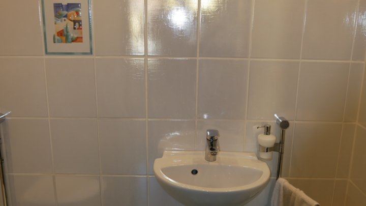 Großzügiges, gepflegtes  Doppelhaus mit großem Grundstück - Einziehen - Wohlfühlen !!
