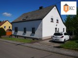 Vorderansicht mit Blick auf den 1. Eingang