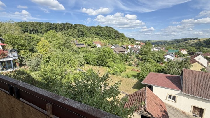 Großzügiges Einfamilienhaus mit Einliegerwohnung in begehrter Aussichtslage
