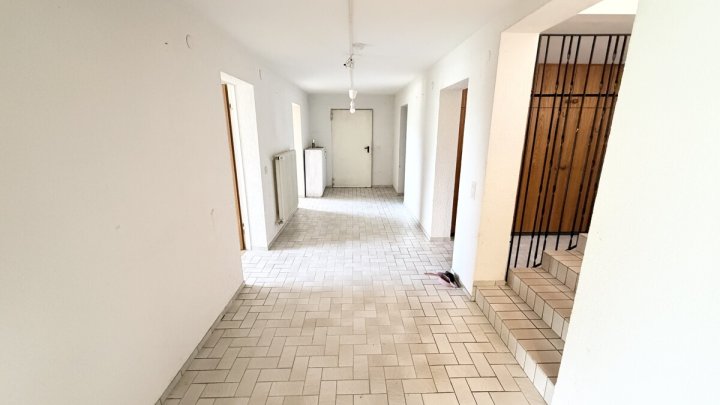 Großzügiges Einfamilienhaus mit Einliegerwohnung in begehrter Aussichtslage