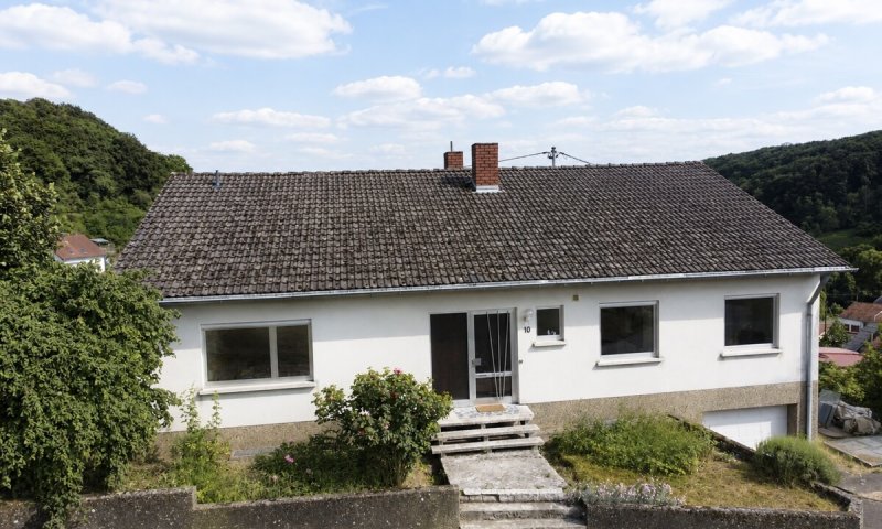 Großzügiges Einfamilienhaus mit Einliegerwohnung in begehrter Aussichtslage
