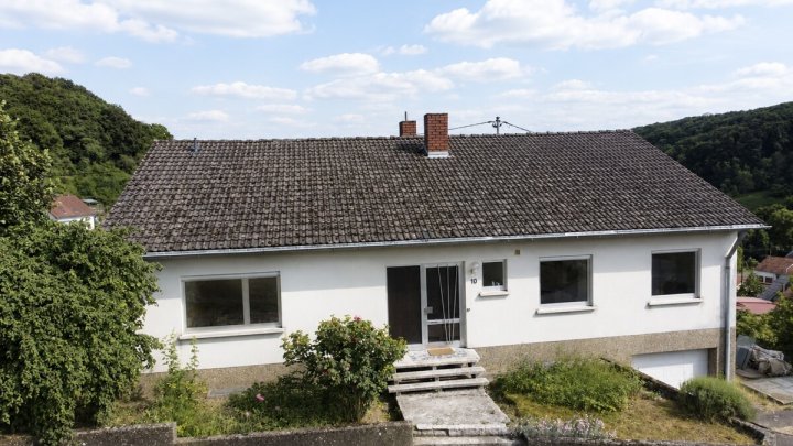 Großzügiges Einfamilienhaus mit Einliegerwohnung in begehrter Aussichtslage