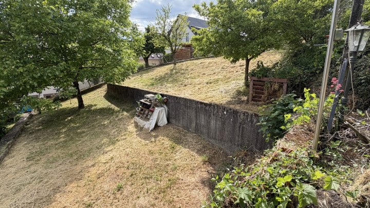 Großzügiges Einfamilienhaus mit Einliegerwohnung in begehrter Aussichtslage