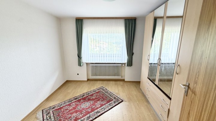 Großzügiges Einfamilienhaus mit Einliegerwohnung in begehrter Aussichtslage