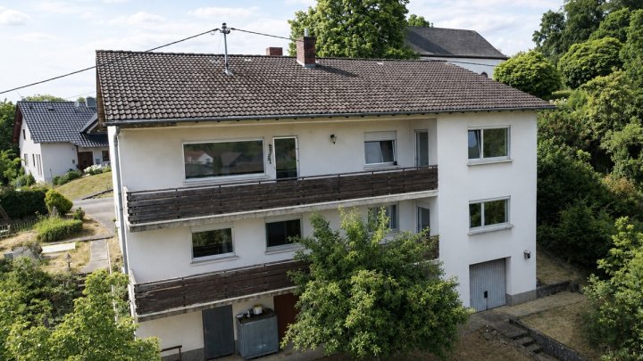 Großzügiges Einfamilienhaus mit Einliegerwohnung in begehrter Aussichtslage