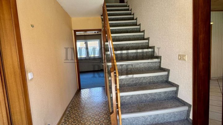 FAMILIENFREUNDLICHES, FREISTEHENDES 1 FAM.-HAUS MIT GARTEN UND 2 GARAGEN IN SULZBACH - SOFORT FREI