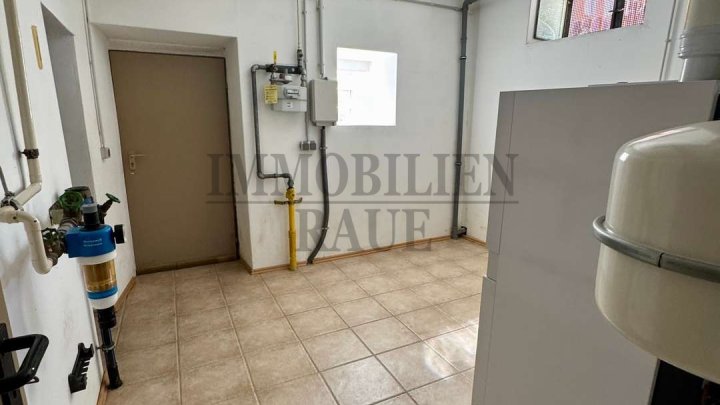 FAMILIENFREUNDLICHES, FREISTEHENDES 1 FAM.-HAUS MIT GARTEN UND 2 GARAGEN IN SULZBACH - SOFORT FREI