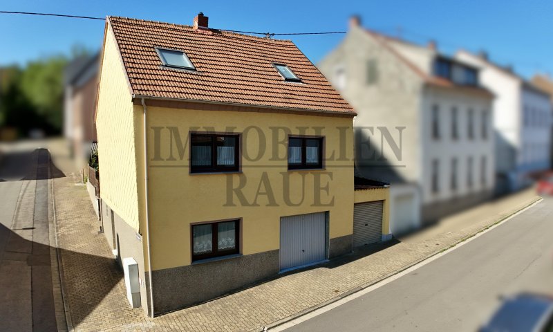 FAMILIENFREUNDLICHES, FREISTEHENDES 1 FAM.-HAUS MIT GARTEN UND 2 GARAGEN IN SULZBACH - SOFORT FREI