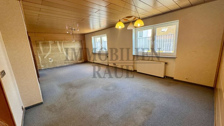 FAMILIENFREUNDLICHES, FREISTEHENDES 1 FAM.-HAUS MIT GARTEN UND 2 GARAGEN IN SULZBACH - SOFORT FREI